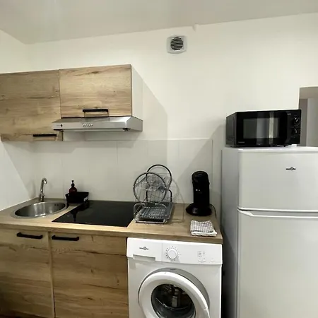 Lefevreville 1 Apartment